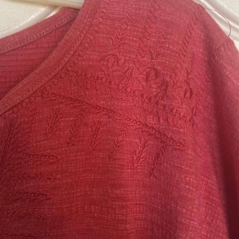 Woman’s top - Picture 2 of 4